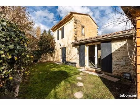 maison en pierre avec sa dépendance et son jardin