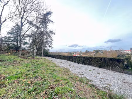 aureville  terrains à bâtir viabilisés   1556 m2.