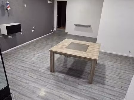 local 137 m² couilly-pont-aux-dames