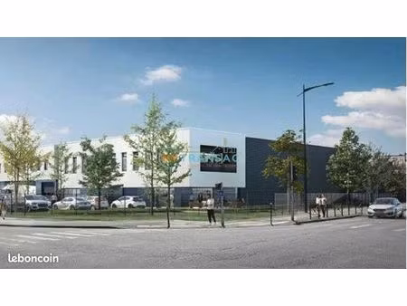 local d'activité 1 627 m²