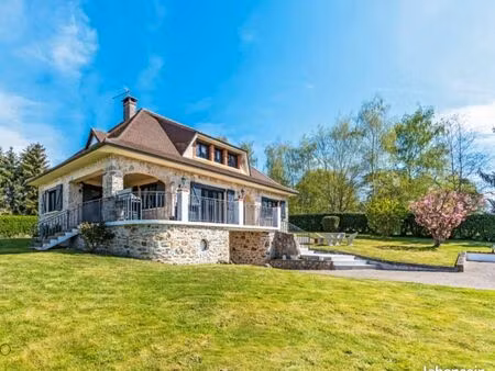 propriété en pierre avec grand terrain arboré