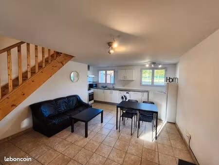 a louer - t2 meublé en duplex - craponne ( proche du rond point de la tourette)