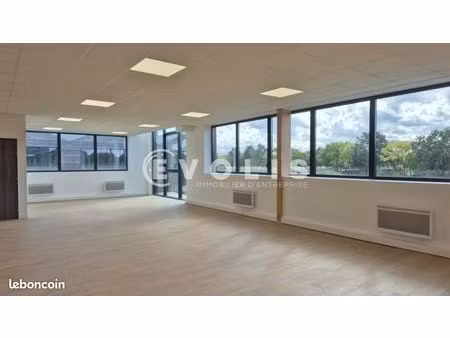 bureaux 76 m²