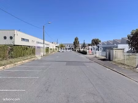 local commercial 9 955 m²