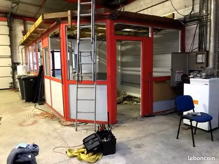 entrepôt / local commercial / bureau 100 m2