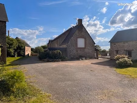 propriété de 238m² + dépendances et piscine