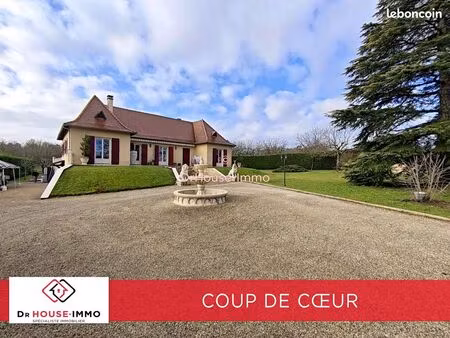 propriété 5 pièces 140 m²