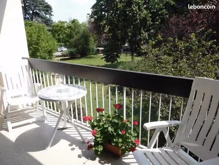 location appartement t2 meublé à st genis laval au calme dans un grand parc