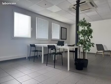 bureaux privatifs 15 à 50m2 dans espace de coworking