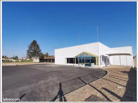 local commercial - zone commerciale très prisée (35.000 véhicules / jour)