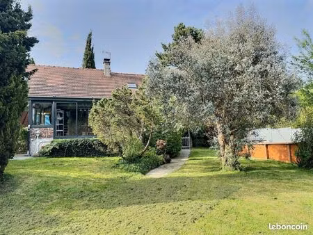 pavillon 6 pièces 150 m²