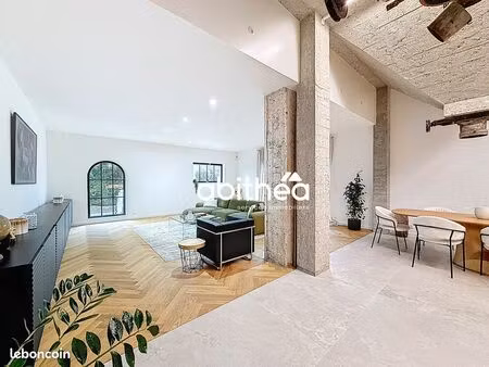 propriété 5 pièces 151 m²