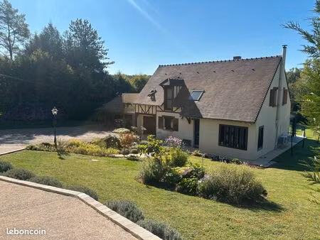 maison familiale  piscine chauffée  3500m2 de terrain dans un cadre verdoyant