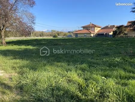 terrain 617 m² lornay