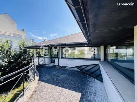 bureaux 792 m²