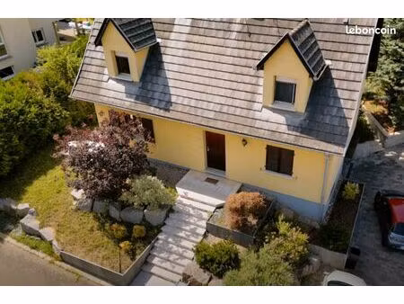 maison 8 pièces de 128 m²  4 chambres  2 bureaux  garage double  4 parkings