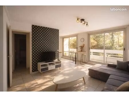 t2 meublé  rénové dans résidence de standing  balcon  parking