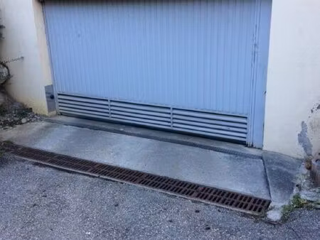 garage sécurisé rue des fleurs