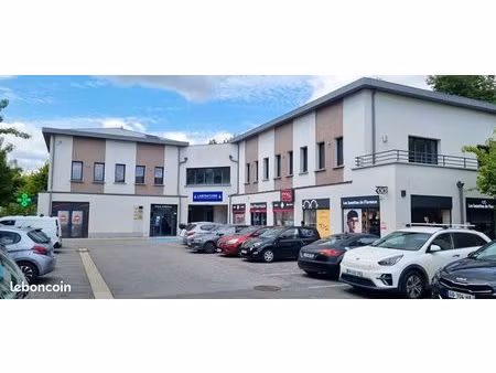 local 24 m² bailly-romainvilliers