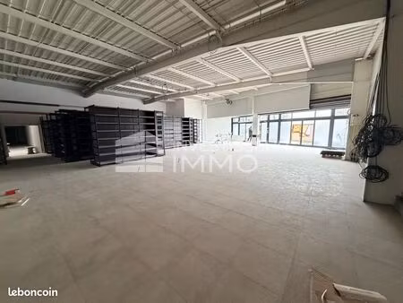 local commercial 676 m²