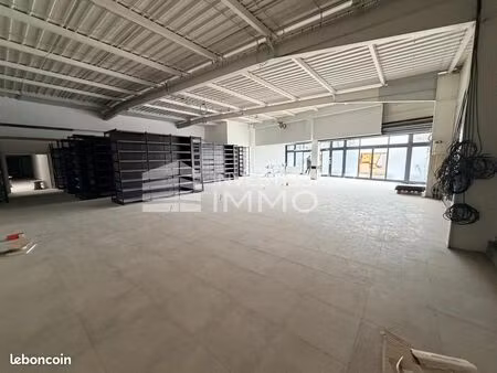 local commercial 676 m²