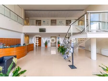 bureau 2 551 m²