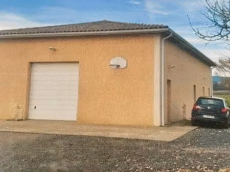 local entrepôt de 210 m² sur denice 69640