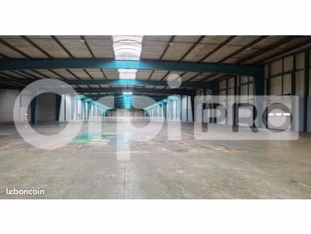local d'activité 3 789 m²