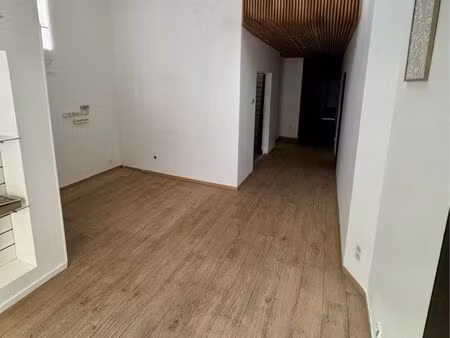 location local institut de beauté