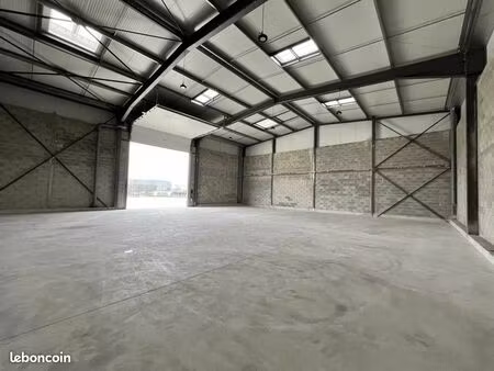 hangar 250m² + 50m² de bureaux donnant sur la route nationale à annequin