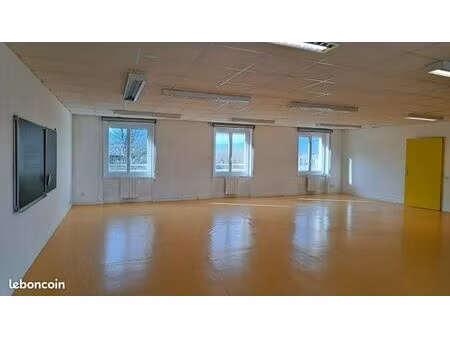 bureaux 71 m² reventin proche rn7