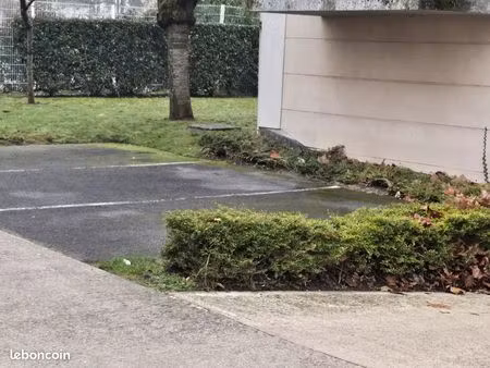 loue place de parking sécurisé trappes