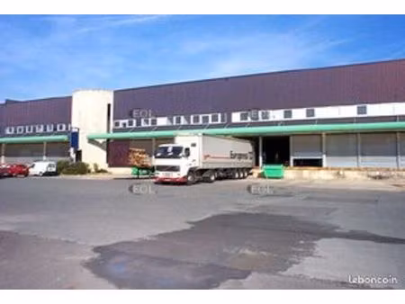 local logistique 665 m²