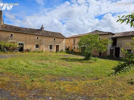 maison avec dépendances et grand terrain – fort potentiel