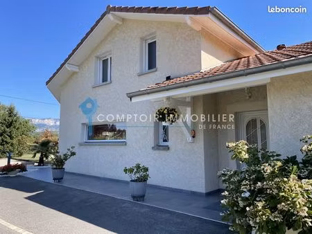 villa 5 pièces 137 m²