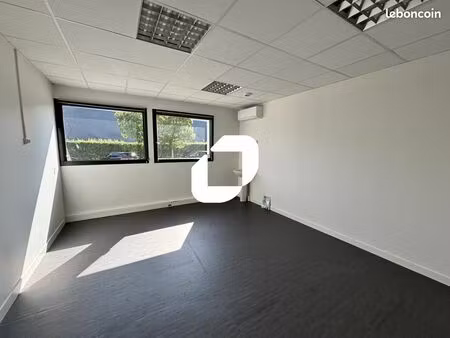 bureau 576 m²