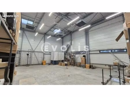 local d'activité 931 m²