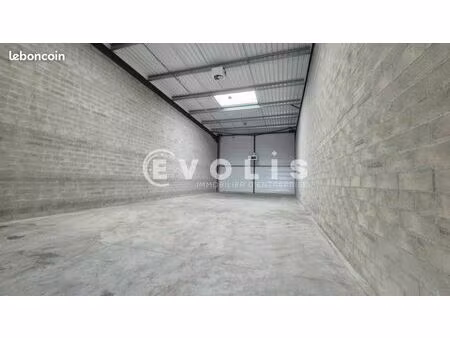 local d'activité 421 m²