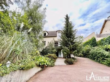 maison 10 pièces 210 m²