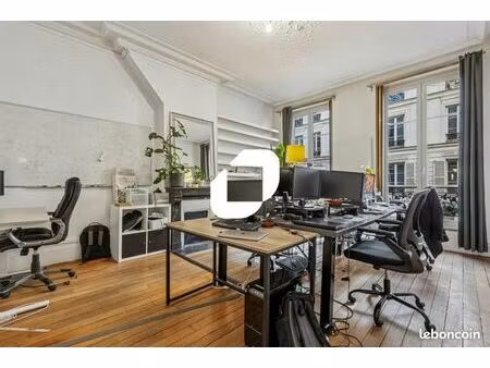bureau 136 m²