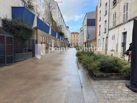 local commercial 330 m²