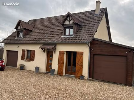 maison individuelle avec jardin  terrasse  garages et parking extérieur