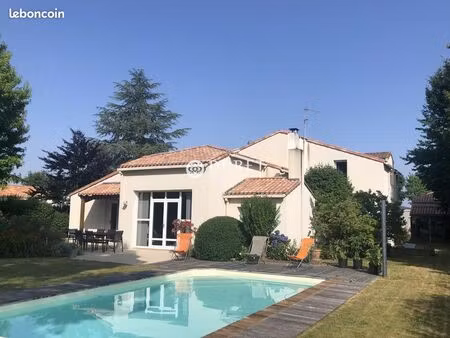 propriété 8 pièces 221 m²