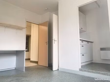 local à usage professionnel : cabinet  bureau  atelier