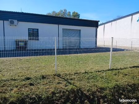 local bureaux entrepôt 100m2