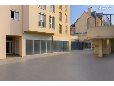 vend local commercial/ bureaux 113m2 laval