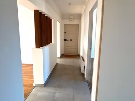 appartement t3 rénové - centre-ville coutances