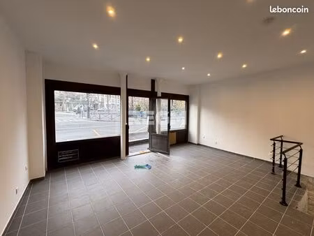 local commercial 82 m² paris