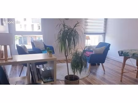 cabinet 2  3 ou 4 jours 15m2 lumineux chaleureux