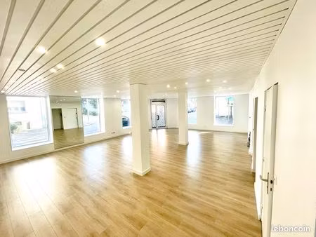 local professionnel 80 m² – angle de rue  visibilité exceptionnelle